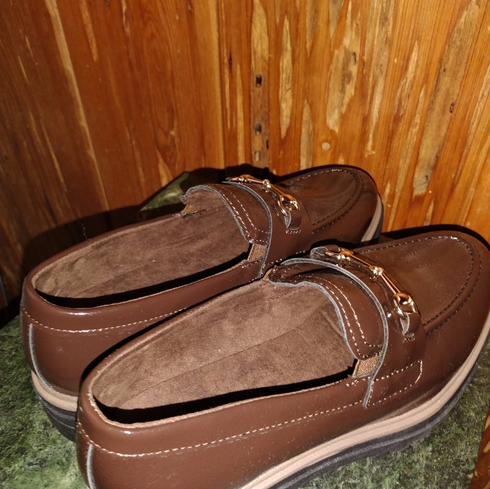 Shoes - Picture 2 of 8